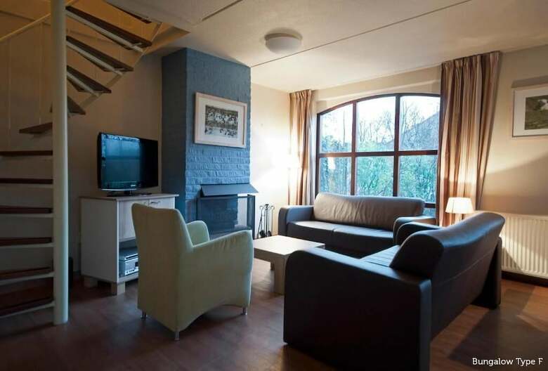 Detached Villa With Dishwasher And Fireplace On Texel