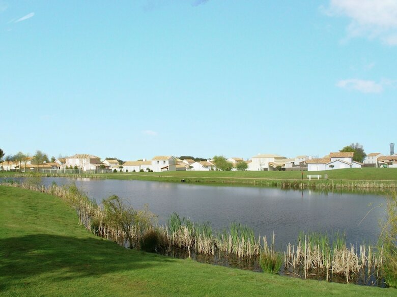 Charming Holiday Home With Dishwasher Located At Golf Course