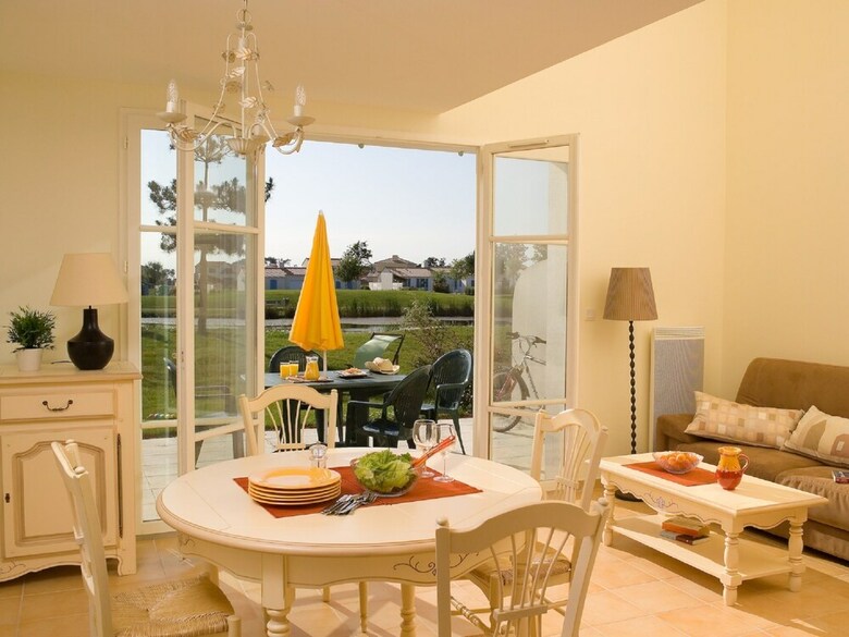 Charming Holiday Home With Dishwasher Located At Golf Course