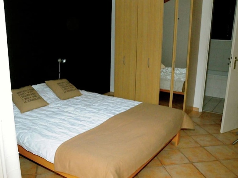 Spacious Holiday Home With Wifi, Beach At 200 M