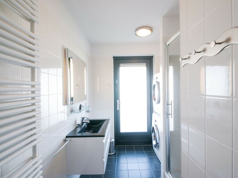 Modern Design Lodge With Combi Microwave, In National Park