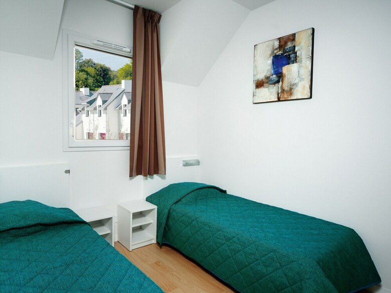 Pleasant Holiday Home In Qu�ven With Terrace