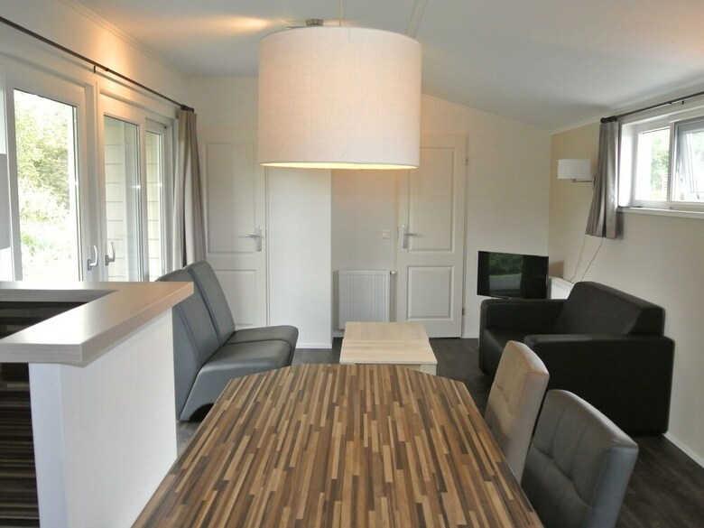 Modern Lodge With An Electric Sloop In Giethoorn