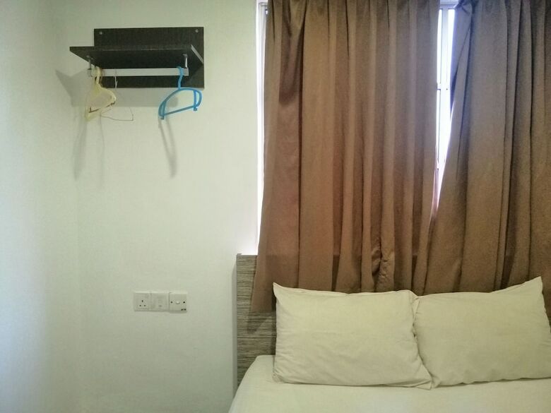 Oyo 90028 Ragula Hotel