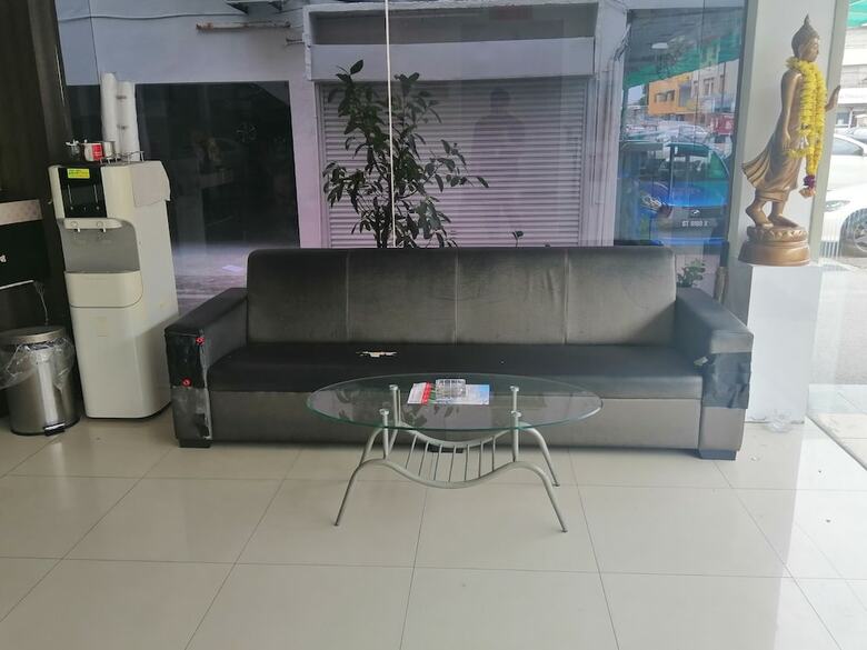 Oyo 90028 Ragula Hotel