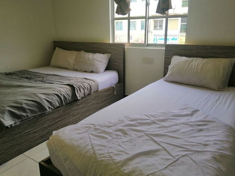Oyo 90028 Ragula Hotel