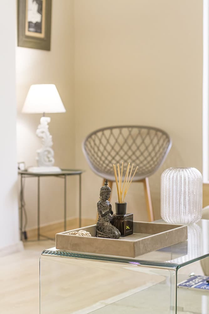 Apartamentos Contemporary Design In Central Athens