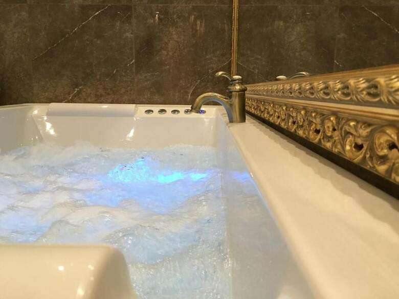 Hotel Central Business Suites Jacuzzi