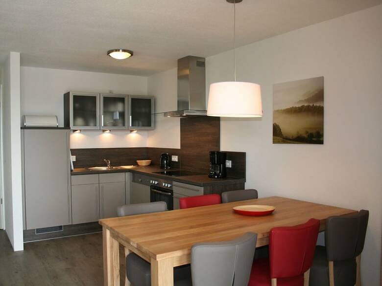 Spacious, Modern Apartment, Ten Minutes Walk From The Centre