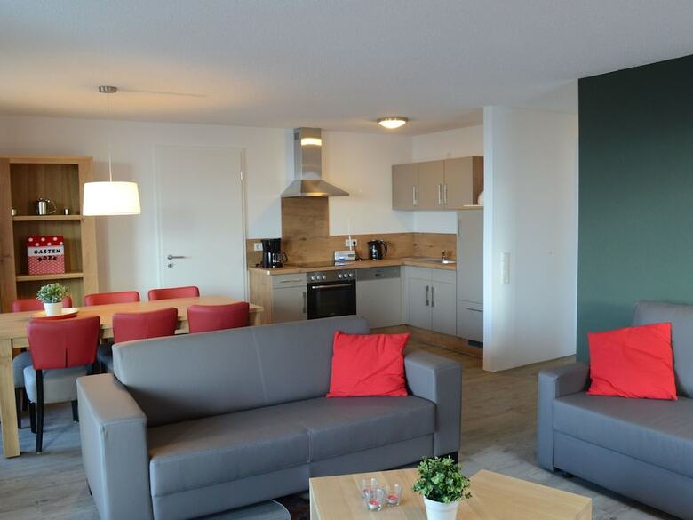 Spacious, Modern Apartment, Ten Minutes Walk From The Centre