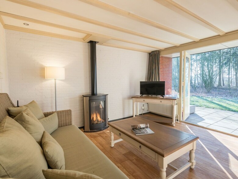 Cosy Bungalow Within de Maasduinen Area
