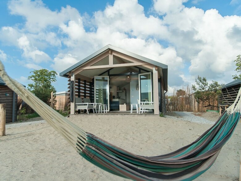 Comfortable Lodge With Hammock, Near The Beach