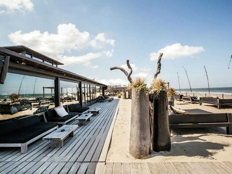 Spacious Lodge With 2 Bathrooms, 100m From The Sea