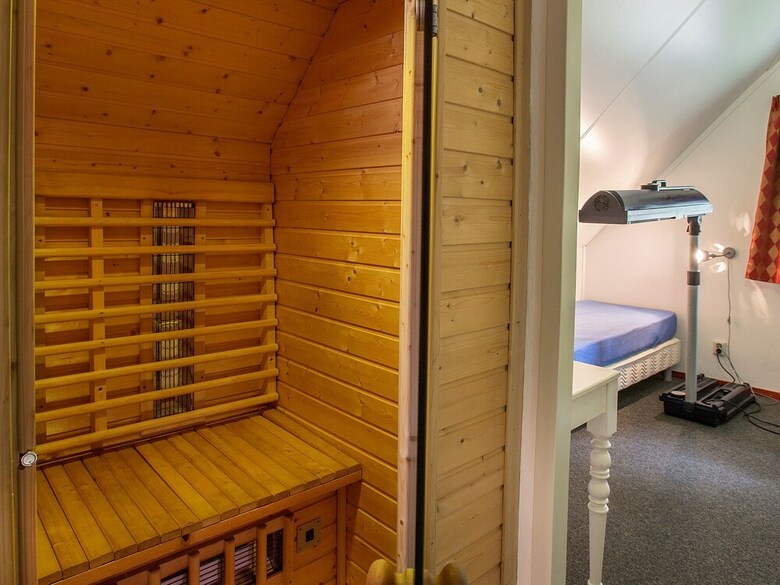 Comfortable Holiday Home With Steam Shower, In Green Twent