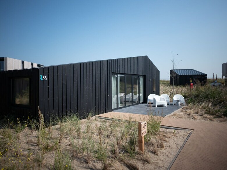 Modified, Modern Lodge, At Just 100 M. From The Beach