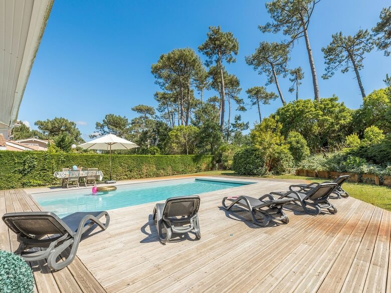 Luxury Villa With A Private Pool Located 400m From The Beach