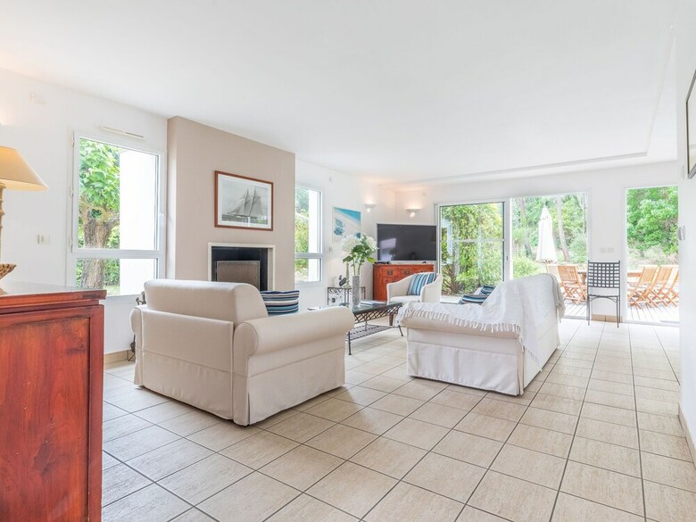 Luxury Villa With A Private Pool Located 400m From The Beach