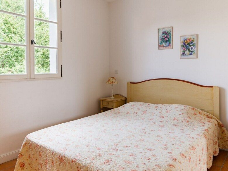 Attractive Holiday Home With Three Bathrooms And A Jacuzzi