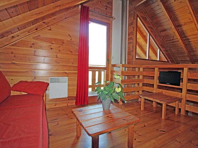 Wooden Chalet Close To Lake