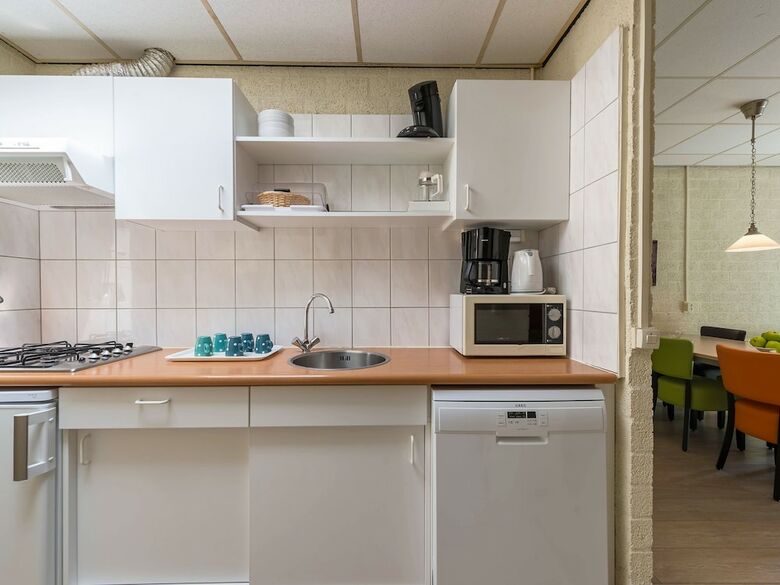 Well-kept Bungalow With Wood Stove, 4 Km. From Valkenburg