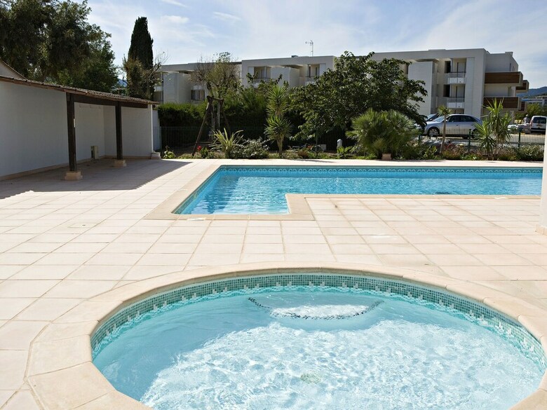 Nice Apartment With Dishwasher Located On A Marina