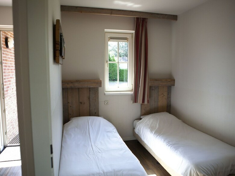 Combined Bungalow With Decorative Fireplace Near The Veluwe