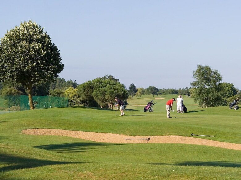 Charming Apartment With Dishwasher Located At A Golf Course