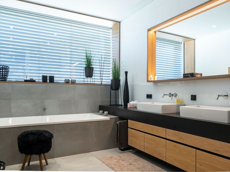 Apartment In An Exclusive Location With Artistic Interiors