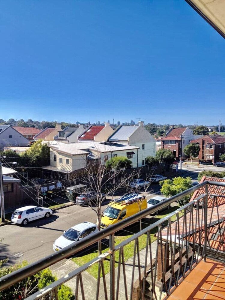 Bright And Airy Top Floor Apartment With Fab Views