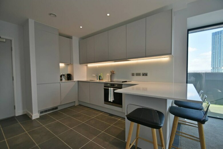 Modern 2 Bedroom Apartment In Green Gate
