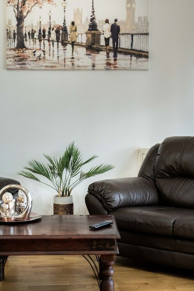 Redbourne Terrace Large Home