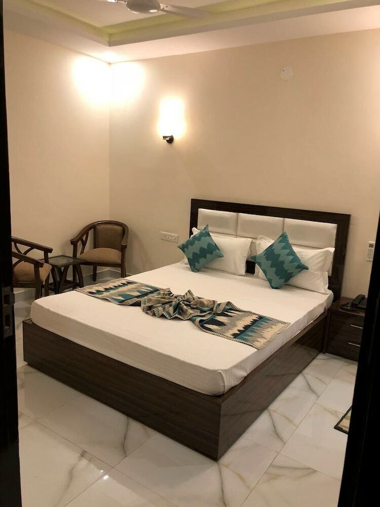Hotel Wisteria