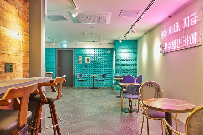 Doksan Hotel In Cafe