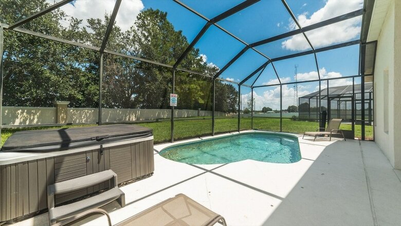 8038 King Palm Circle