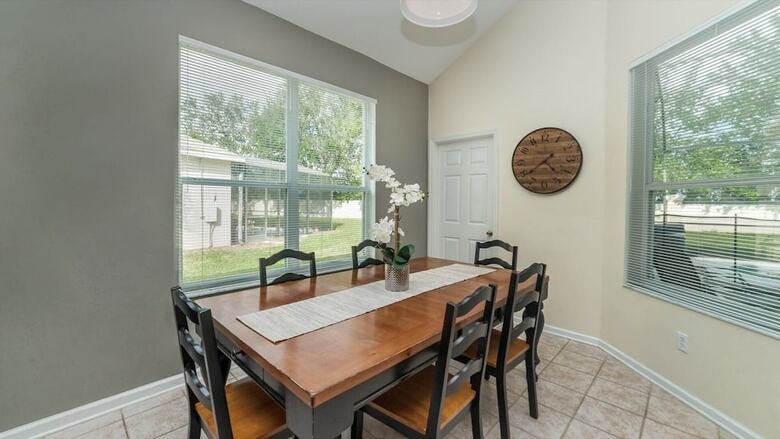 8038 King Palm Circle