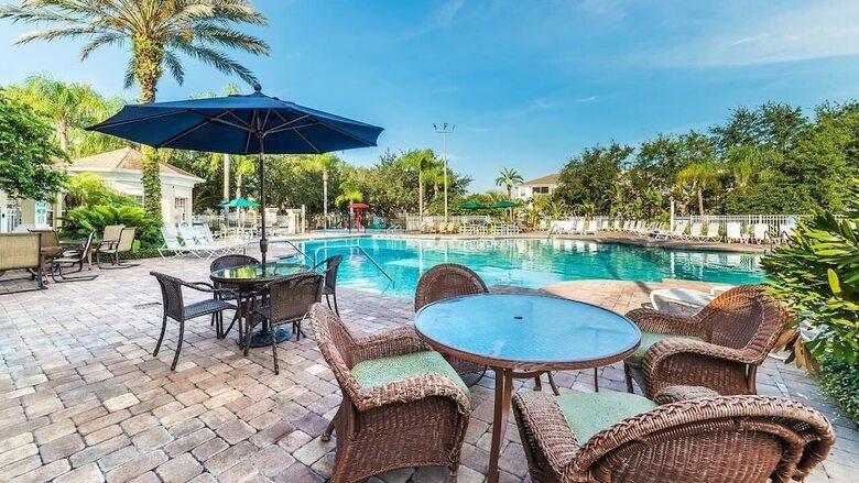 8038 King Palm Circle
