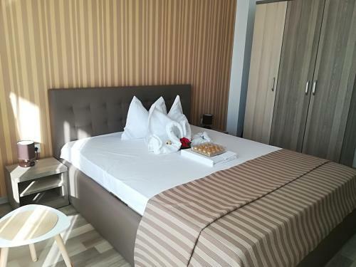 Aristocracy Summerland Apartment