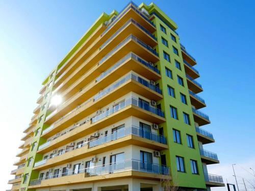 Aristocracy Summerland Apartment