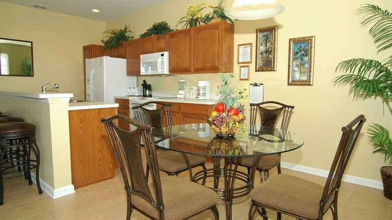 Villa 7821 Beechfield Street