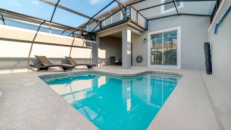 Villa 4840 Romeo Circle