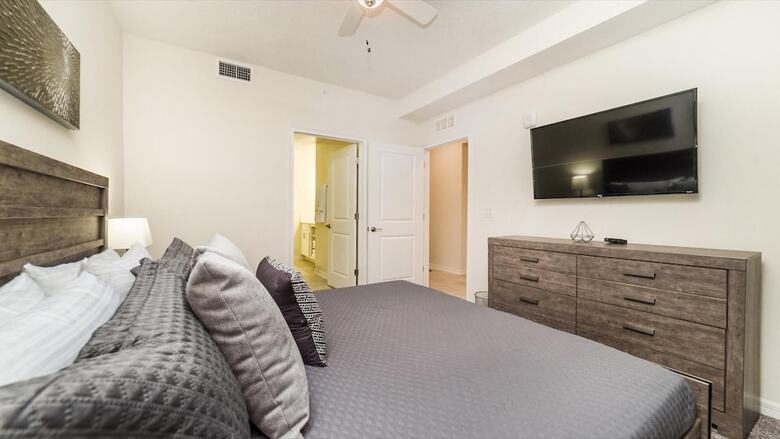 Apartamento 4751 Clock Tower Drive 303