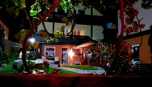 Hostal Vila Maya
