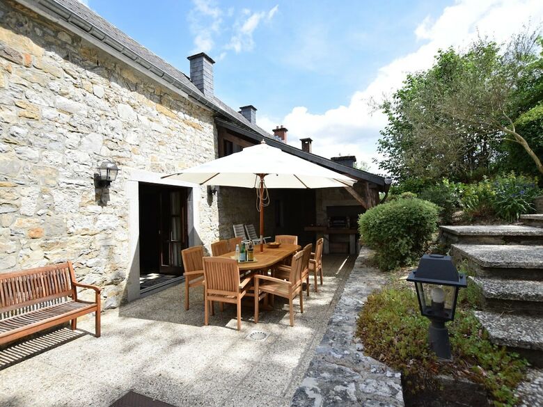 Rustic Holiday Home In Septon With Private Garden