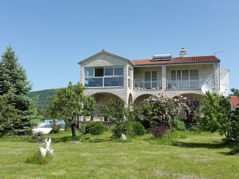 Beautiful Holiday Home In Neoric With Private Pool