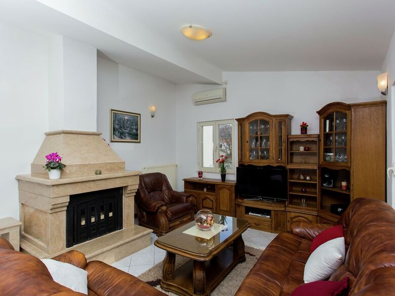 Beautiful Holiday Home In Neoric With Private Pool