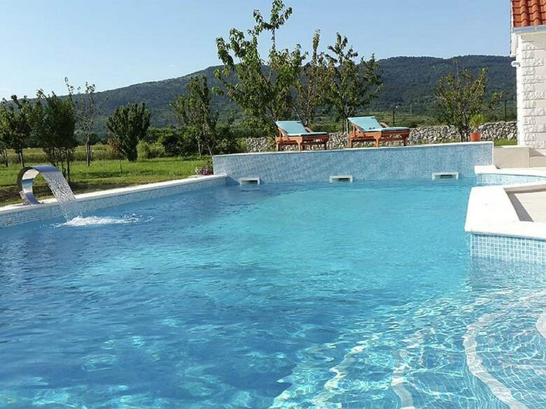 Beautiful Holiday Home In Neoric With Private Pool