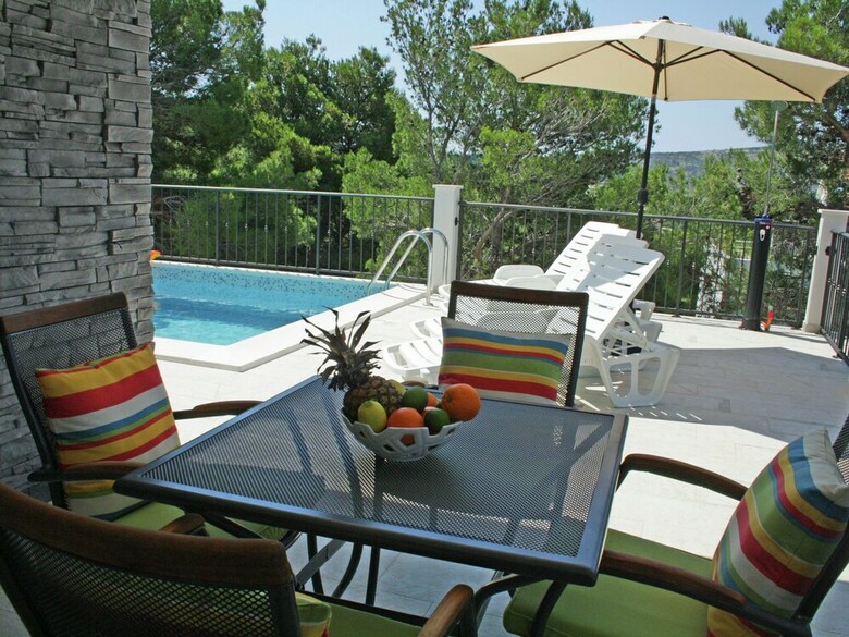 Modern Villa In Primosten With Pool