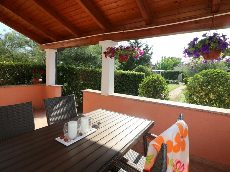 Contemporary Bungalow In Porec With Swimming Pool