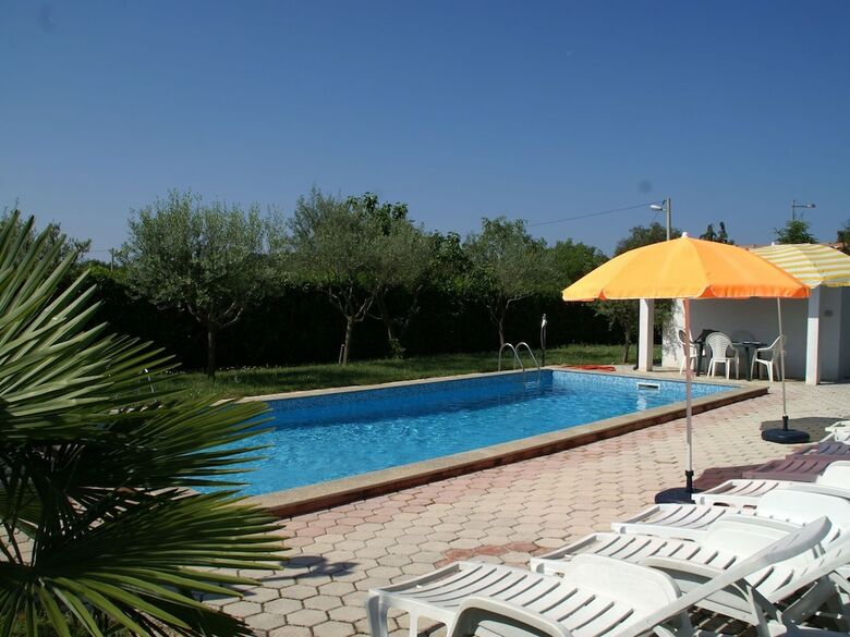 Contemporary Bungalow In Porec With Swimming Pool