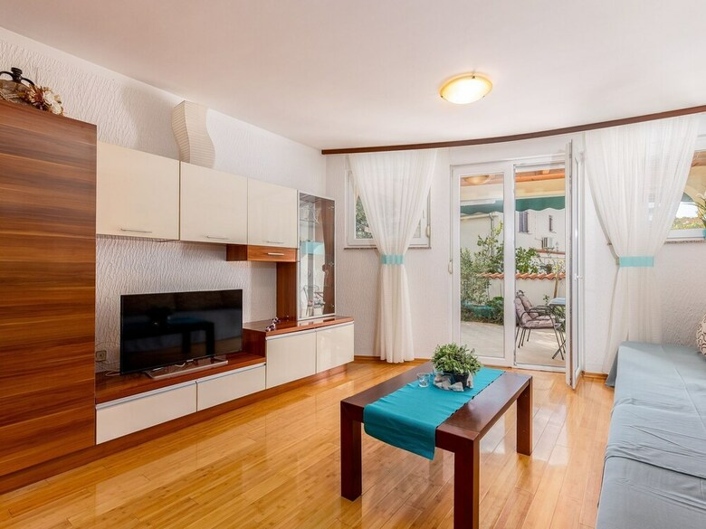 Lovely Apartment With Covered Terrace And Jacuzzi !